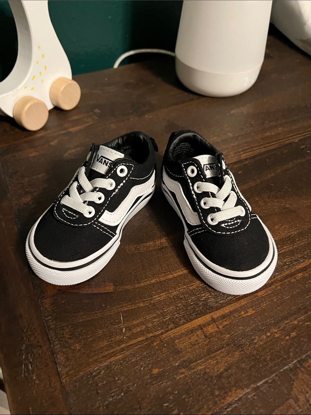Vans baby Black and White Classic Side-Stripe Sneakers